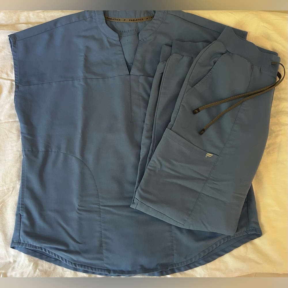 Fabletics Scrub Set